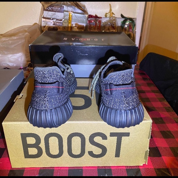 Yeezy Boost 350 V2 Black Reflective - Picture 4 of 4